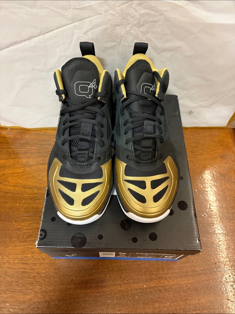 Q4 Black Gold Specialist LX Shoe - Black & Gold. Size 6
